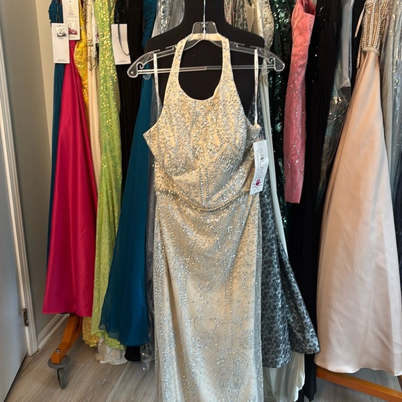 Dress - Picture 1 of 1
